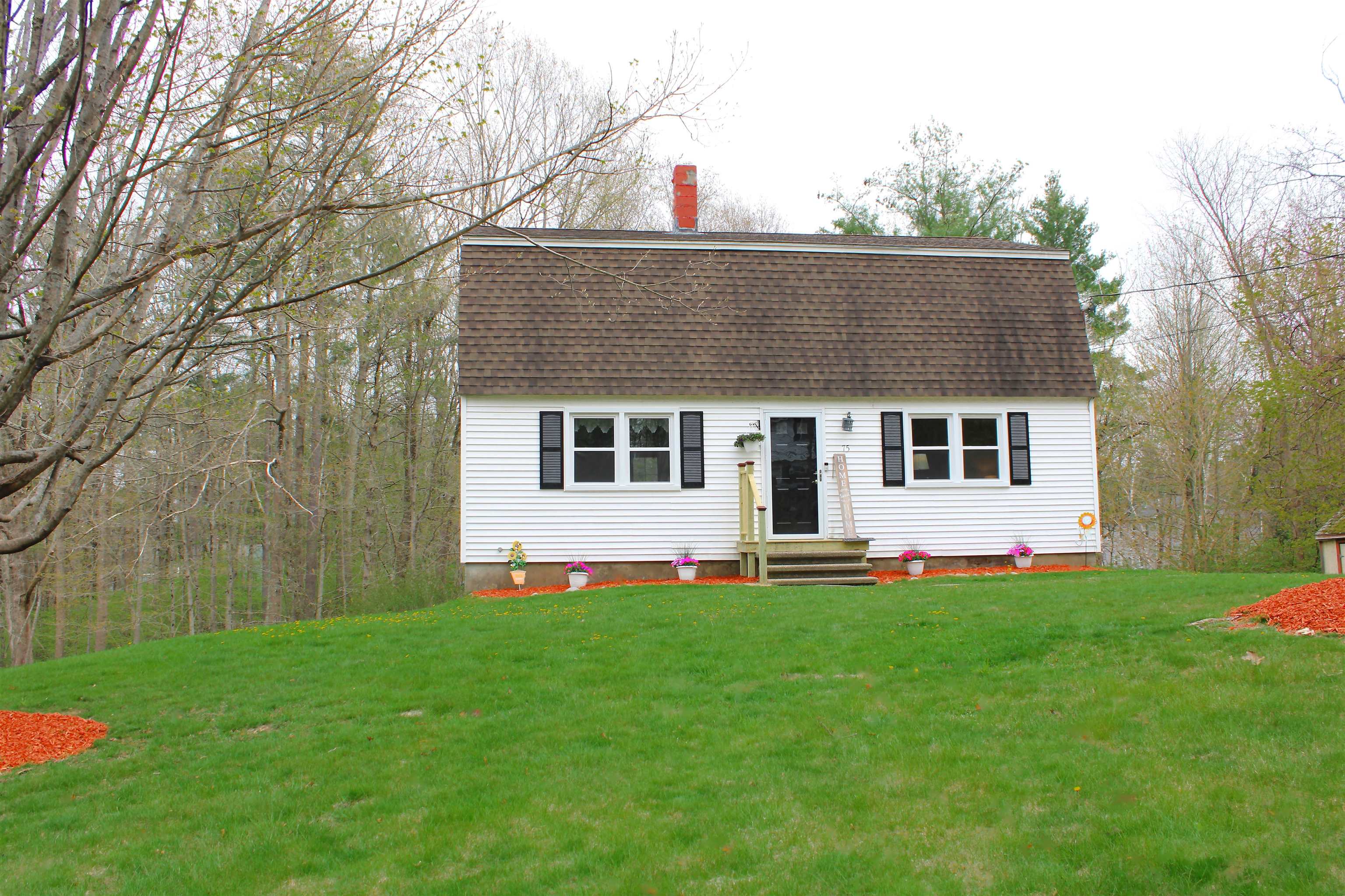 75 Tsienneto Road Derry, NH 03038 - Photo 2 of 23