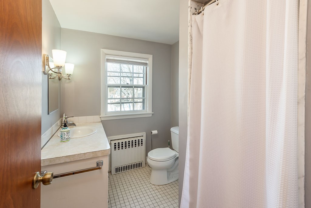 40 Windsor Road Pawtucket, RI 02861 - Photo 23 of 33