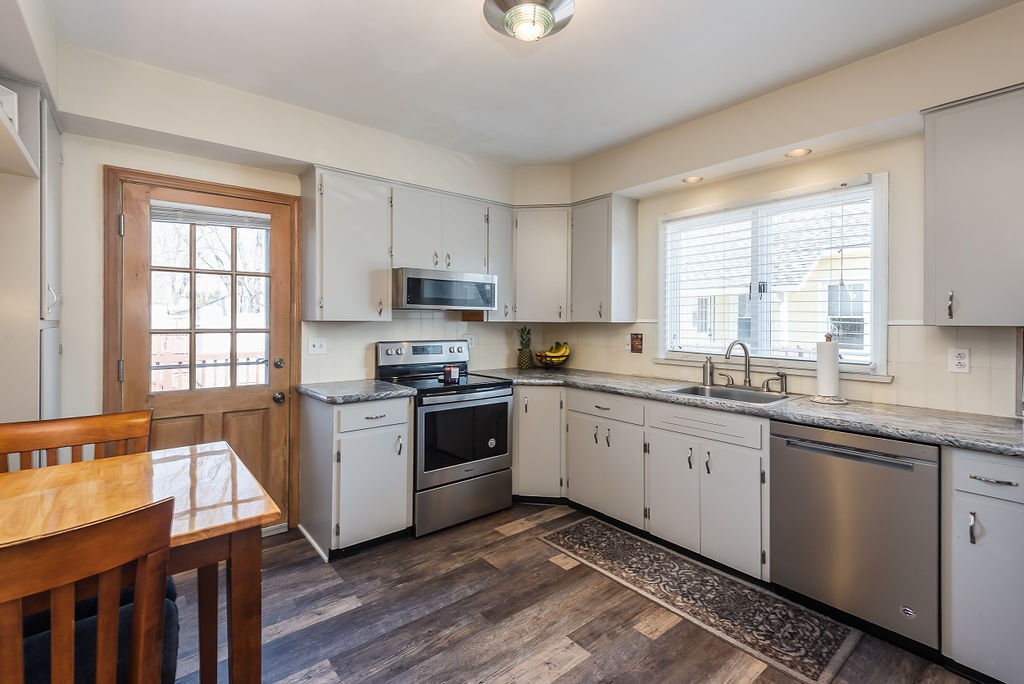 40 Windsor Road Pawtucket, RI 02861 - Photo 4 of 33