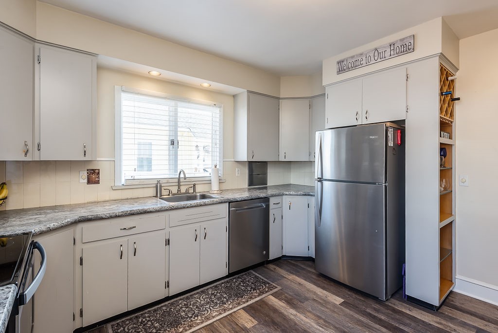 40 Windsor Road Pawtucket, RI 02861 - Photo 7 of 33