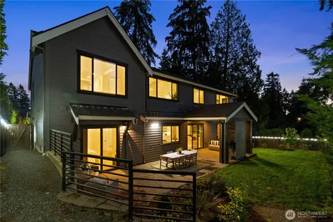 $5,200,000 | 10668 Southeast 32nd Street, Bellevue, WA 98004