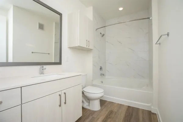 $1,424 | 1690 North Loop, Unit 186, Houston, TX 77009