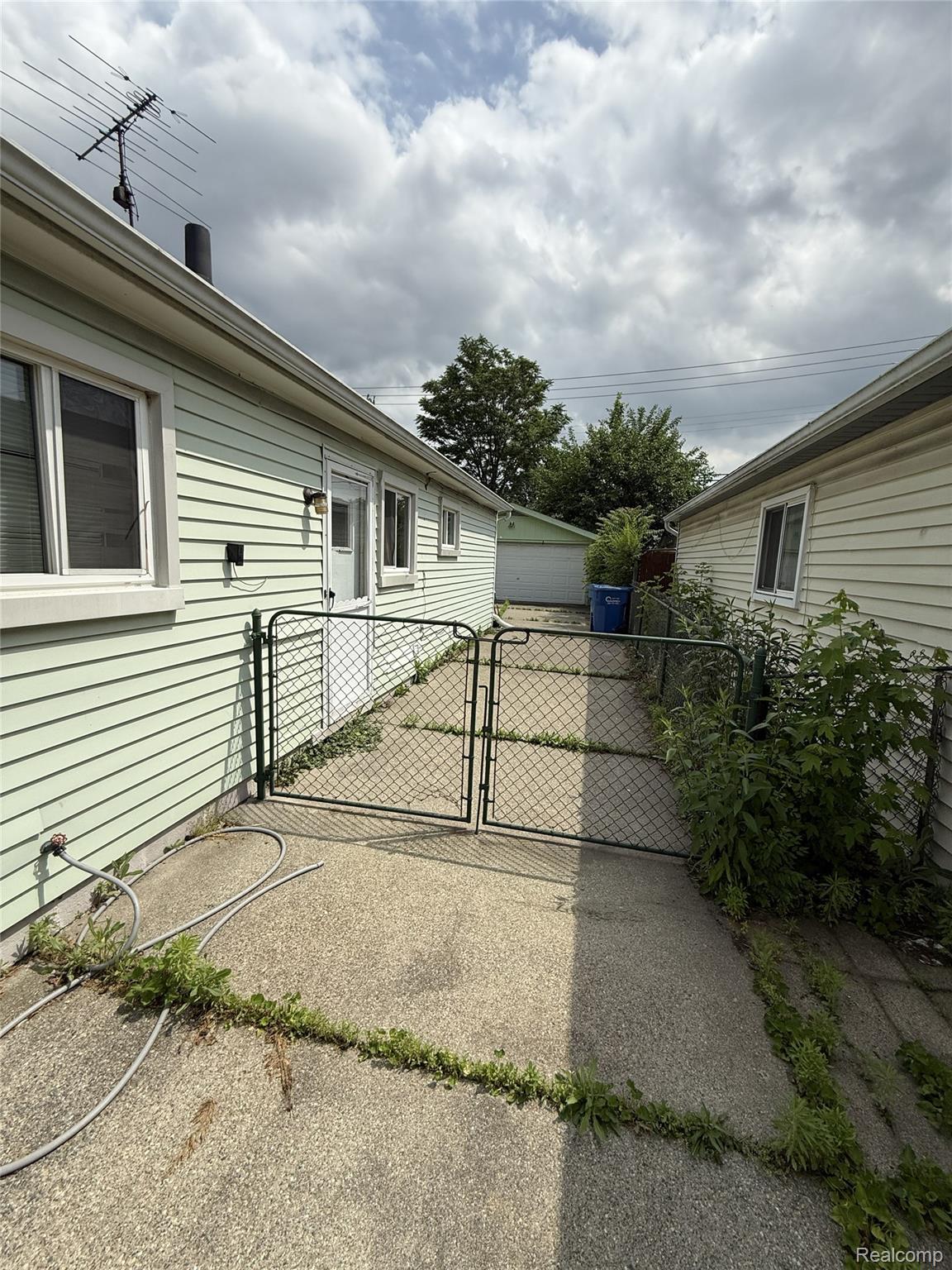 8412 Stephens Road Warren, MI 48089 - Photo 3 of 17 Driveway to Rear_Stephens.jpg