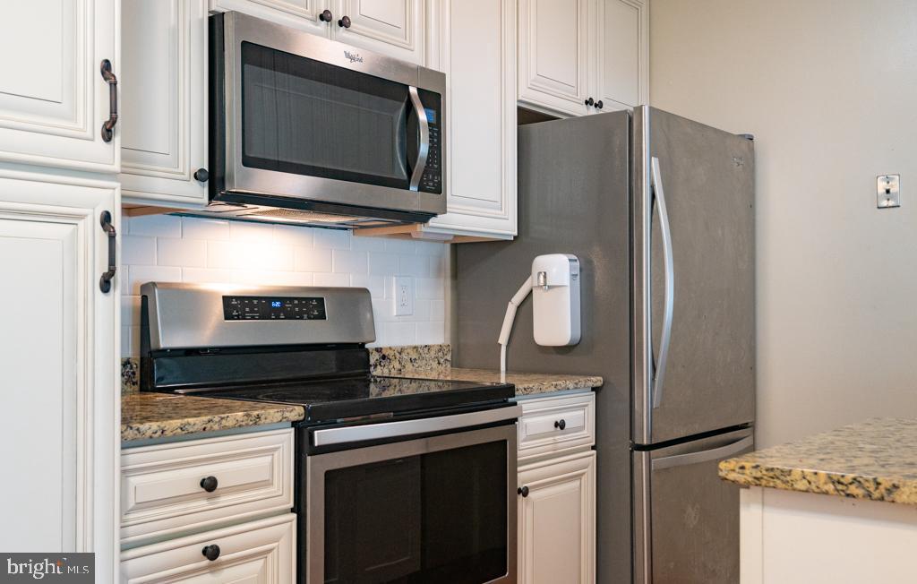 6400 Greenfield Road, Unit 910 Elkridge, MD 21075 - Photo 8 of 17 Updated Kitchen