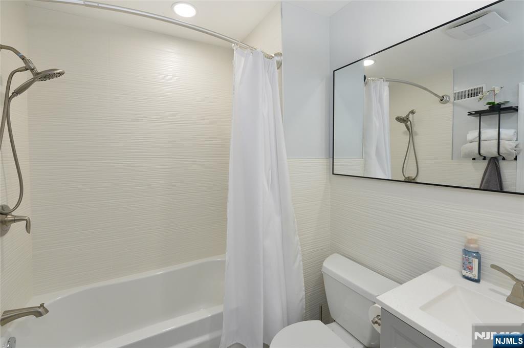 154 Middlesex Avenue Paramus, NJ 07652 - Photo 20 of 32