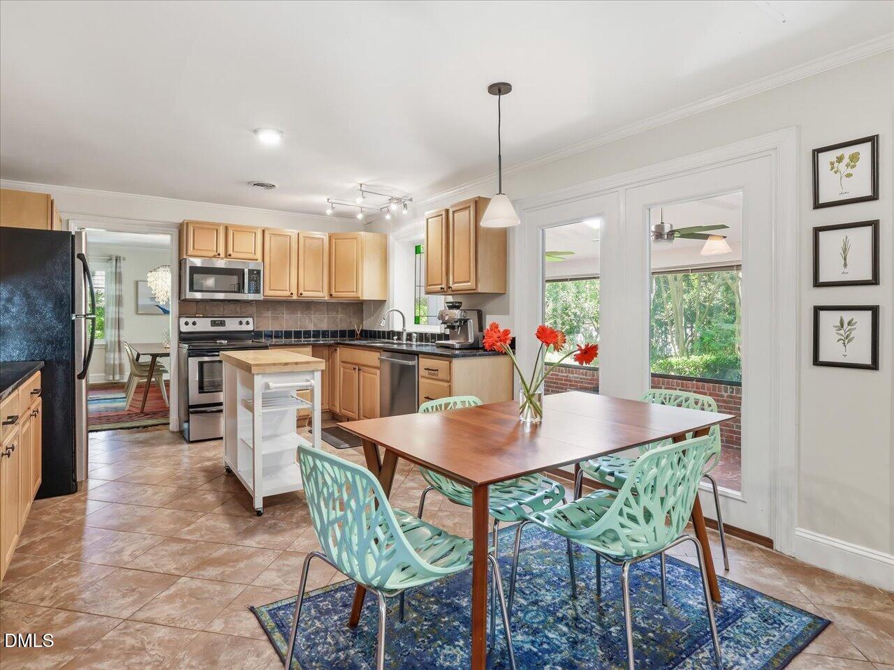 1428 Dixie Trail Raleigh, NC 27607 - Photo 32 of 82 32-Informal Dining