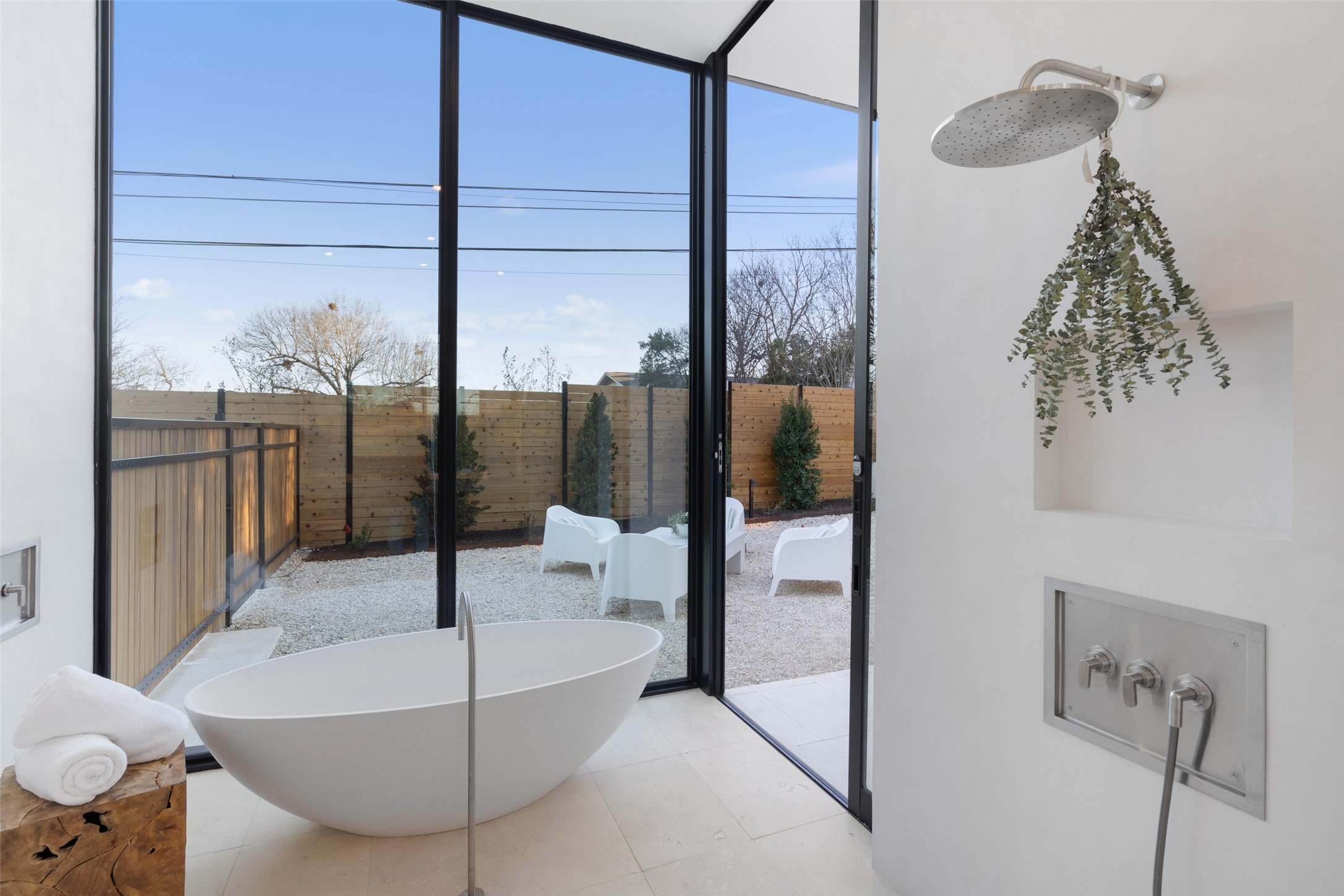 2605 Rockingham Drive Austin, TX 78704 - Photo 21 of 32 a bathroom with a tub and shower