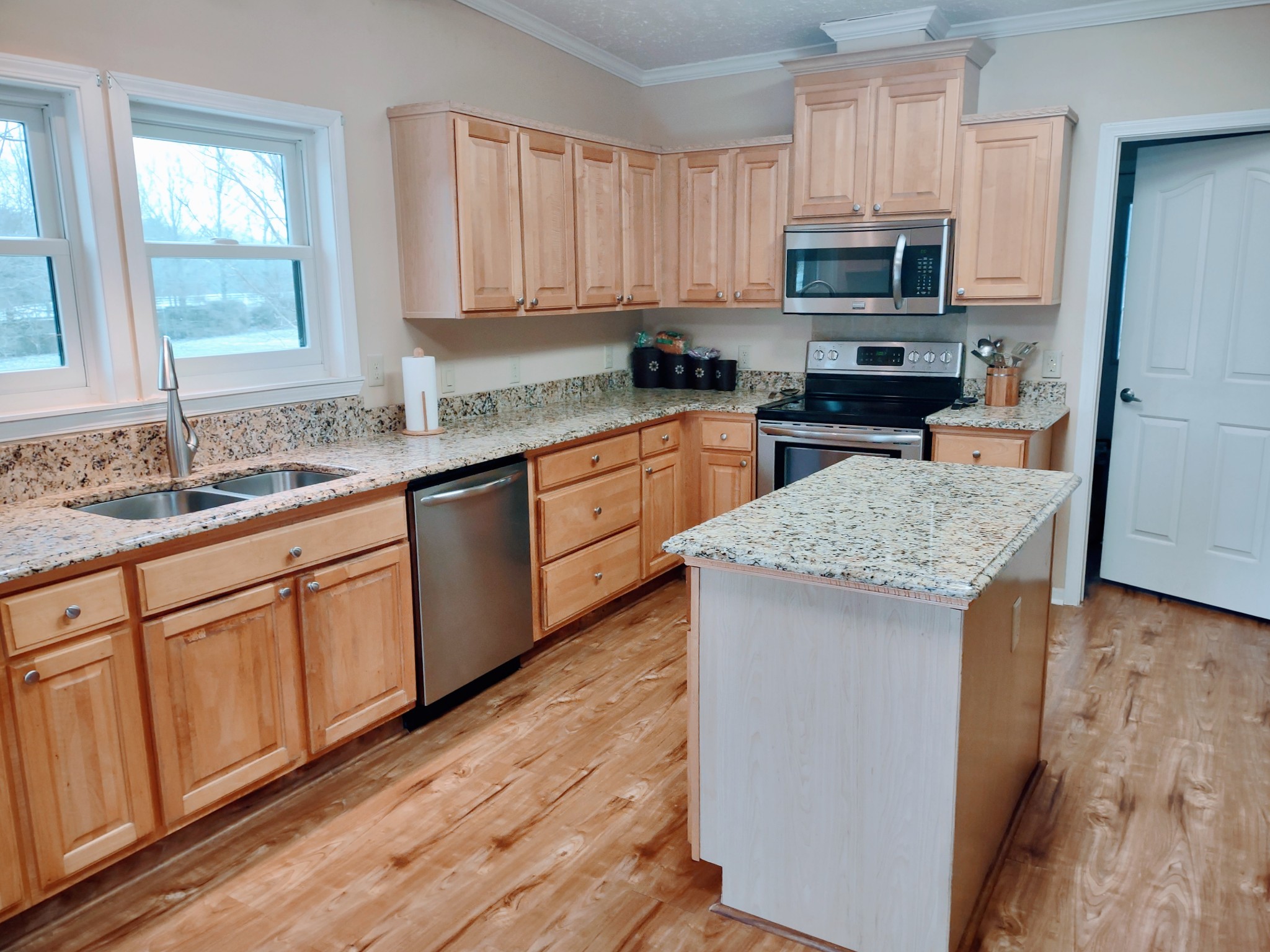 6841 Bethel Road Goodlettsville, TN 37072 - Photo 16 of 27 a kitchen with stainless steel appliances granite countertop a sink stove microwave and refrigerator