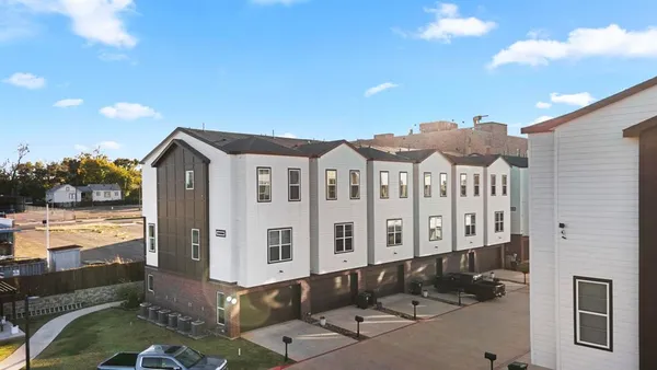 $340,000 | 546 West Erwin Street, Tyler, TX 75702
