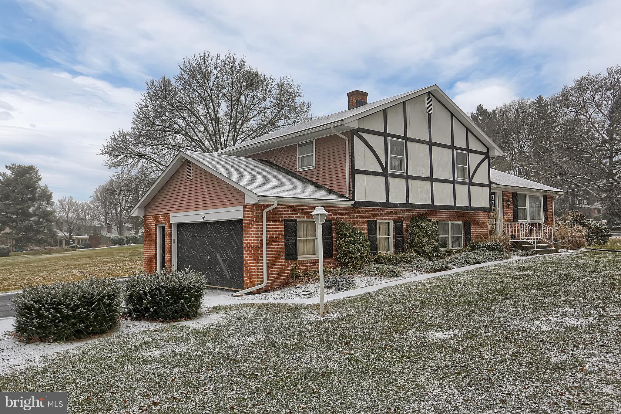 38 West Roseville Road Lancaster, PA 17601 - Photo 2 of 29 Gallery Image 2