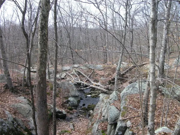 $3,399,000 | 536 Highland Road, Tiverton, RI 02878