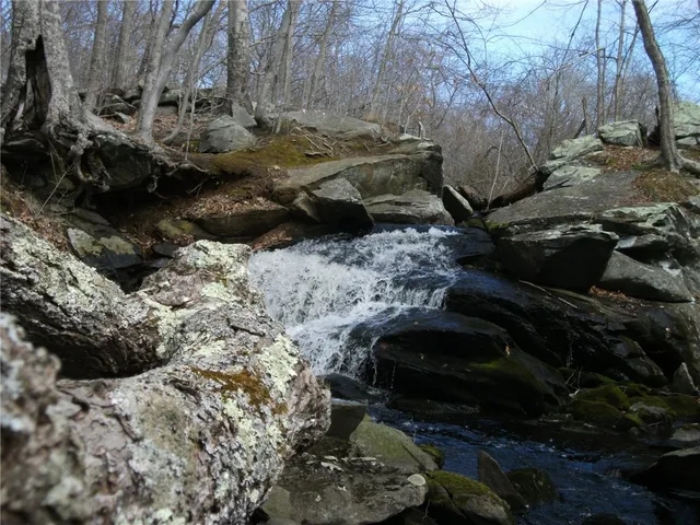 $3,399,000 | 536 Highland Road, Tiverton, RI 02878