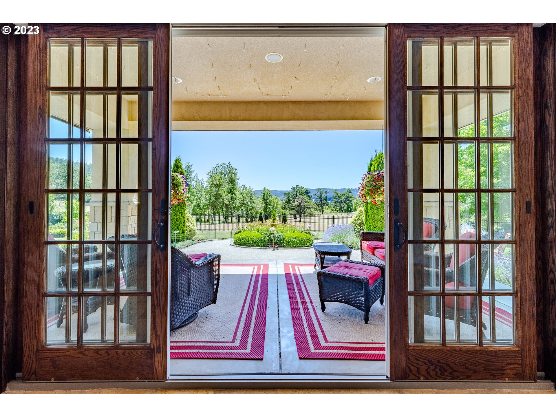 86705 Pine Grove Road Eugene, OR 97402 - Photo 20 of 48 a view of a balcony with couch