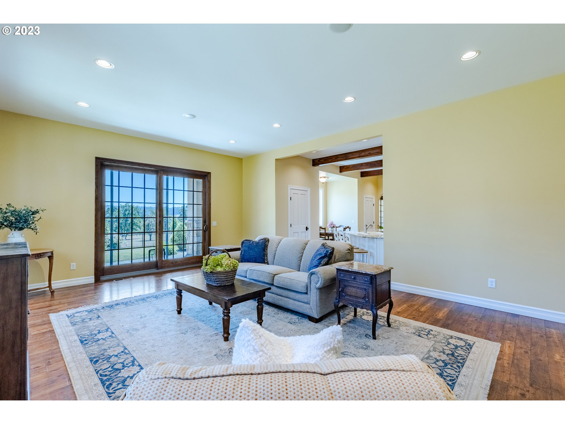 86705 Pine Grove Road Eugene, OR 97402 - Photo 28 of 48 a living room with furniture and a window