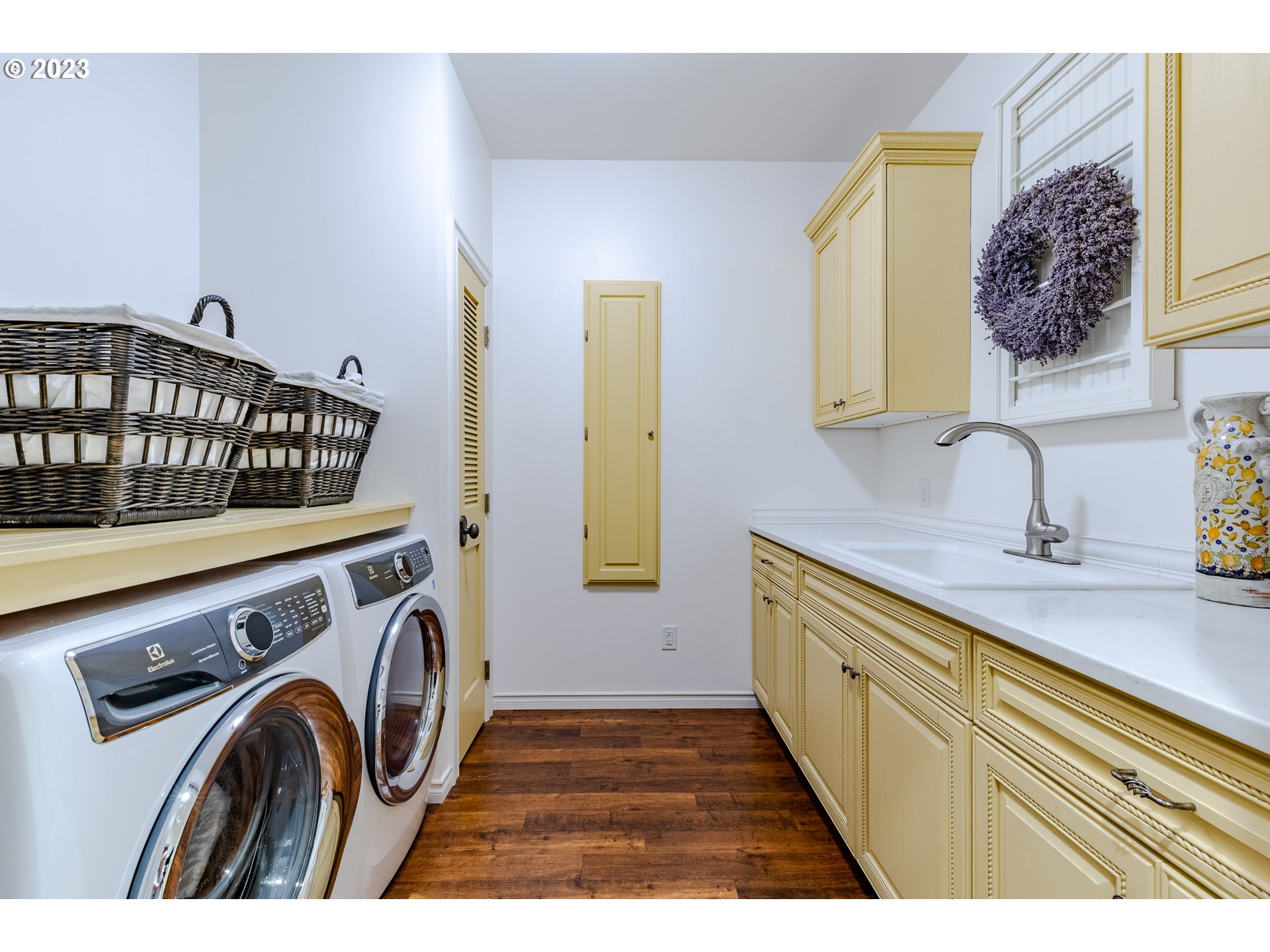 86705 Pine Grove Road Eugene, OR 97402 - Photo 31 of 48 a view of a kitchen with washer and dryer
