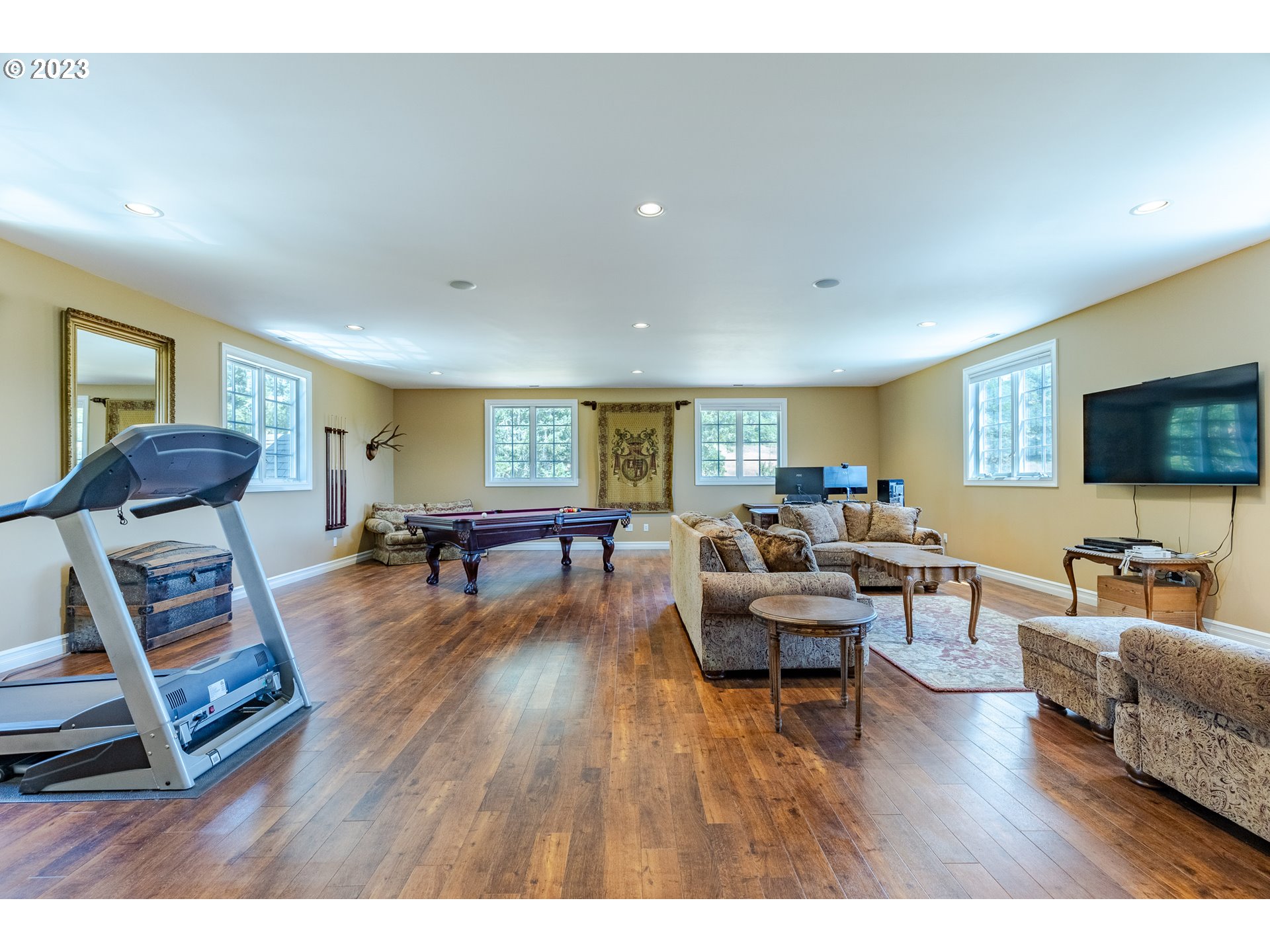 86705 Pine Grove Road Eugene, OR 97402 - Photo 33 of 48 a living room with furniture and a flat screen tv