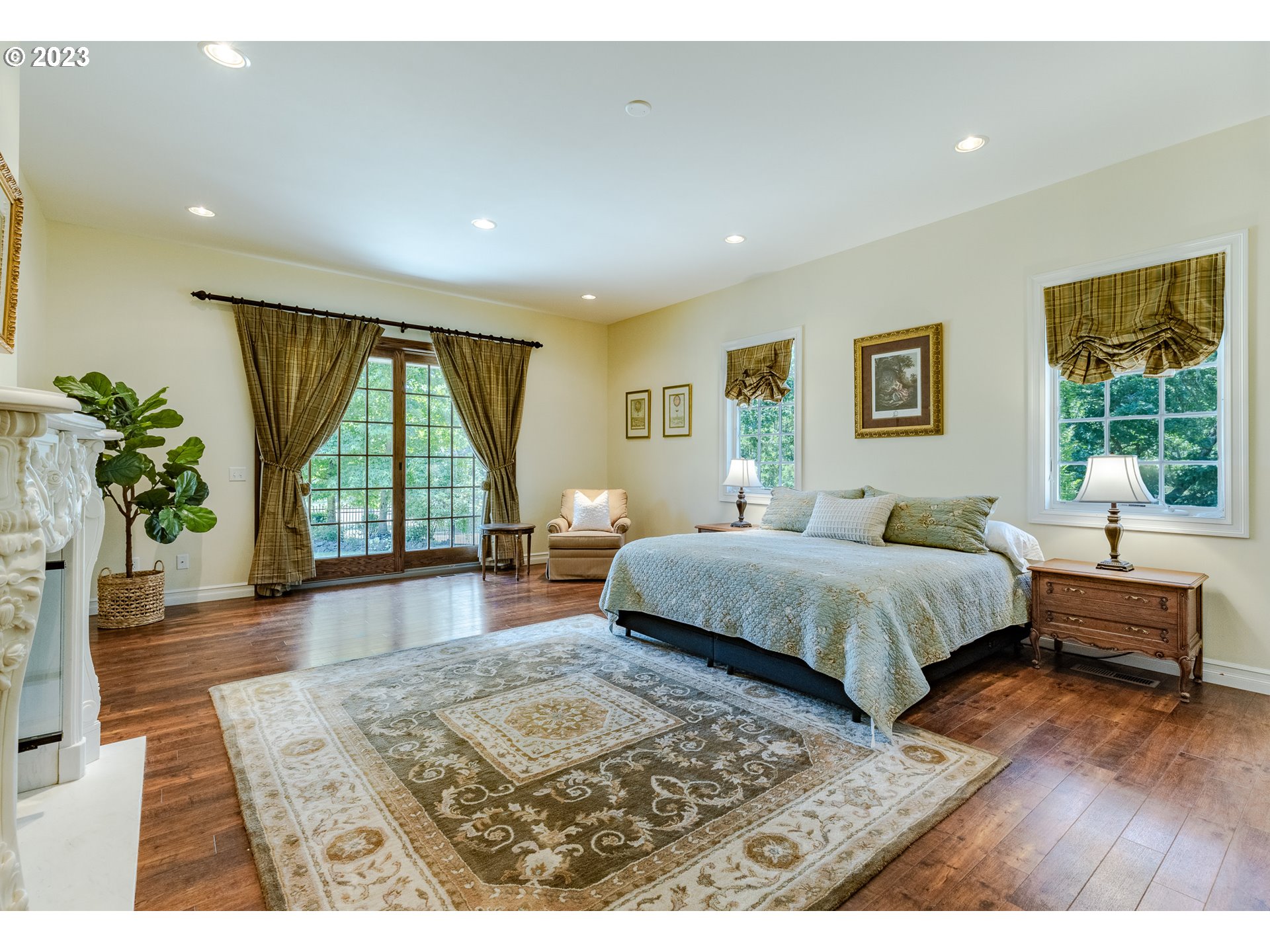 86705 Pine Grove Road Eugene, OR 97402 - Photo 38 of 48 a spacious bedroom with a large bed and a wooden floor