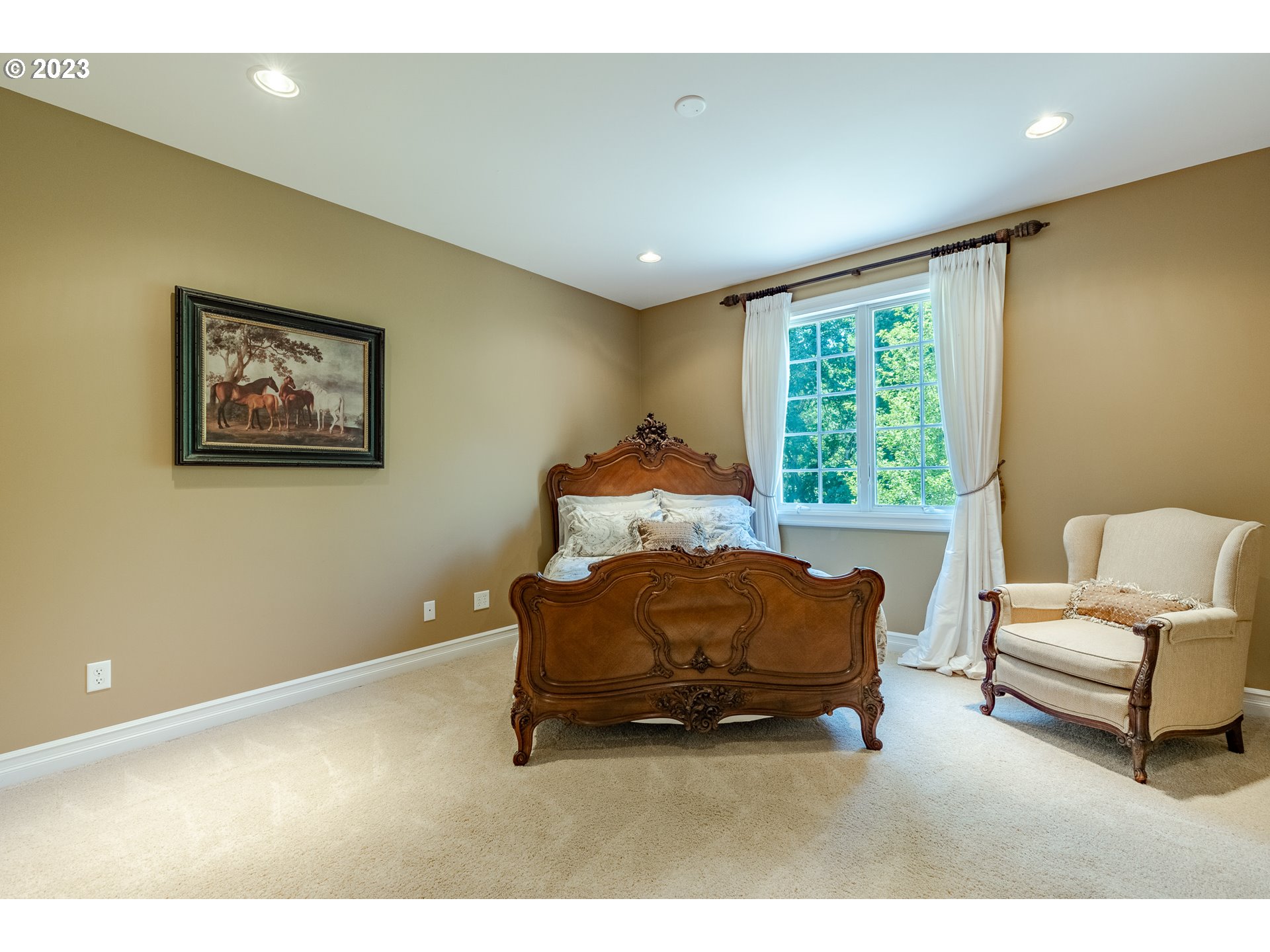 86705 Pine Grove Road Eugene, OR 97402 - Photo 46 of 48 a living room with furniture and a large window