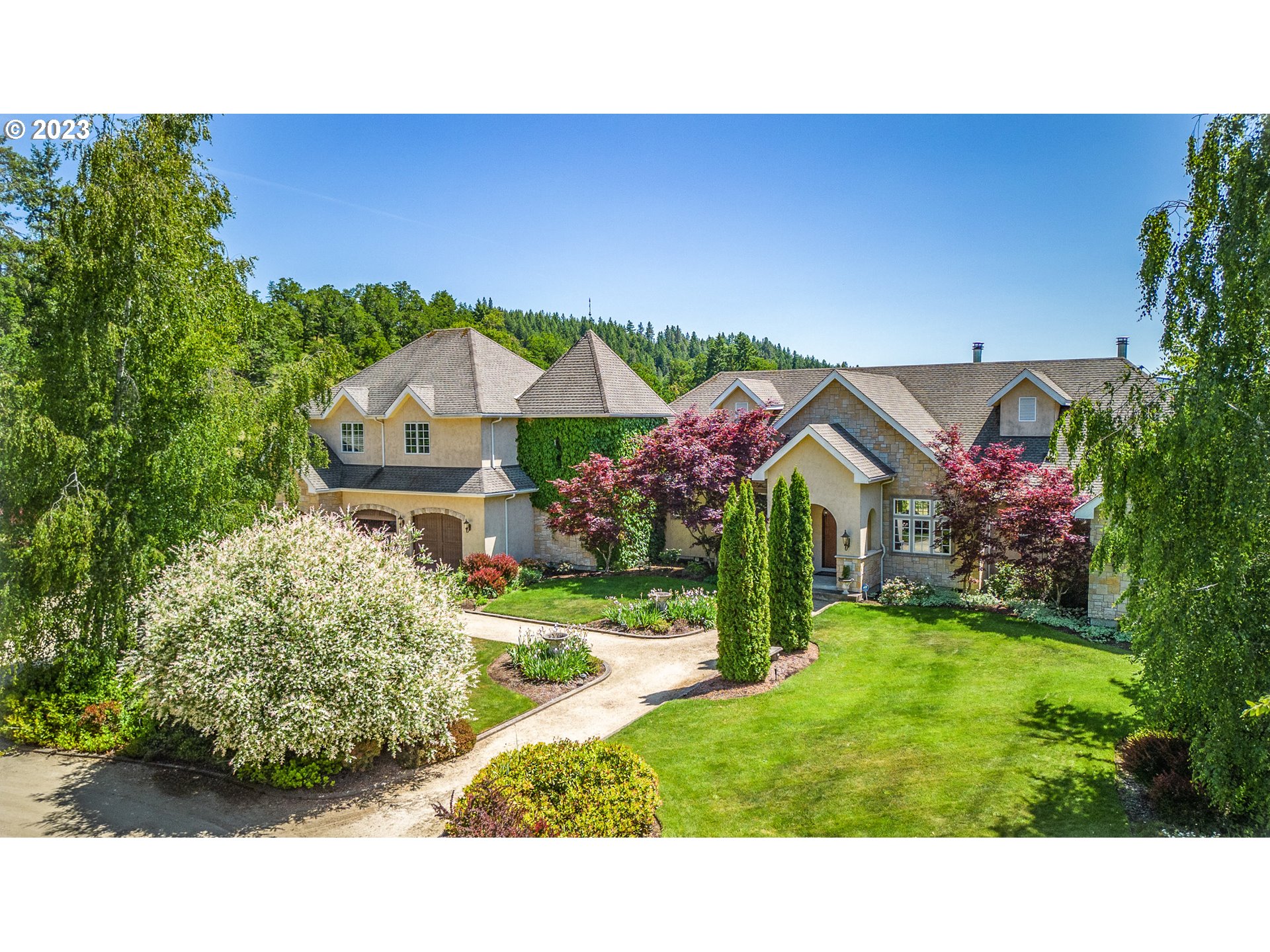 86705 Pine Grove Road Eugene, OR 97402 - Photo 9 of 48 a black and white photo of a house
