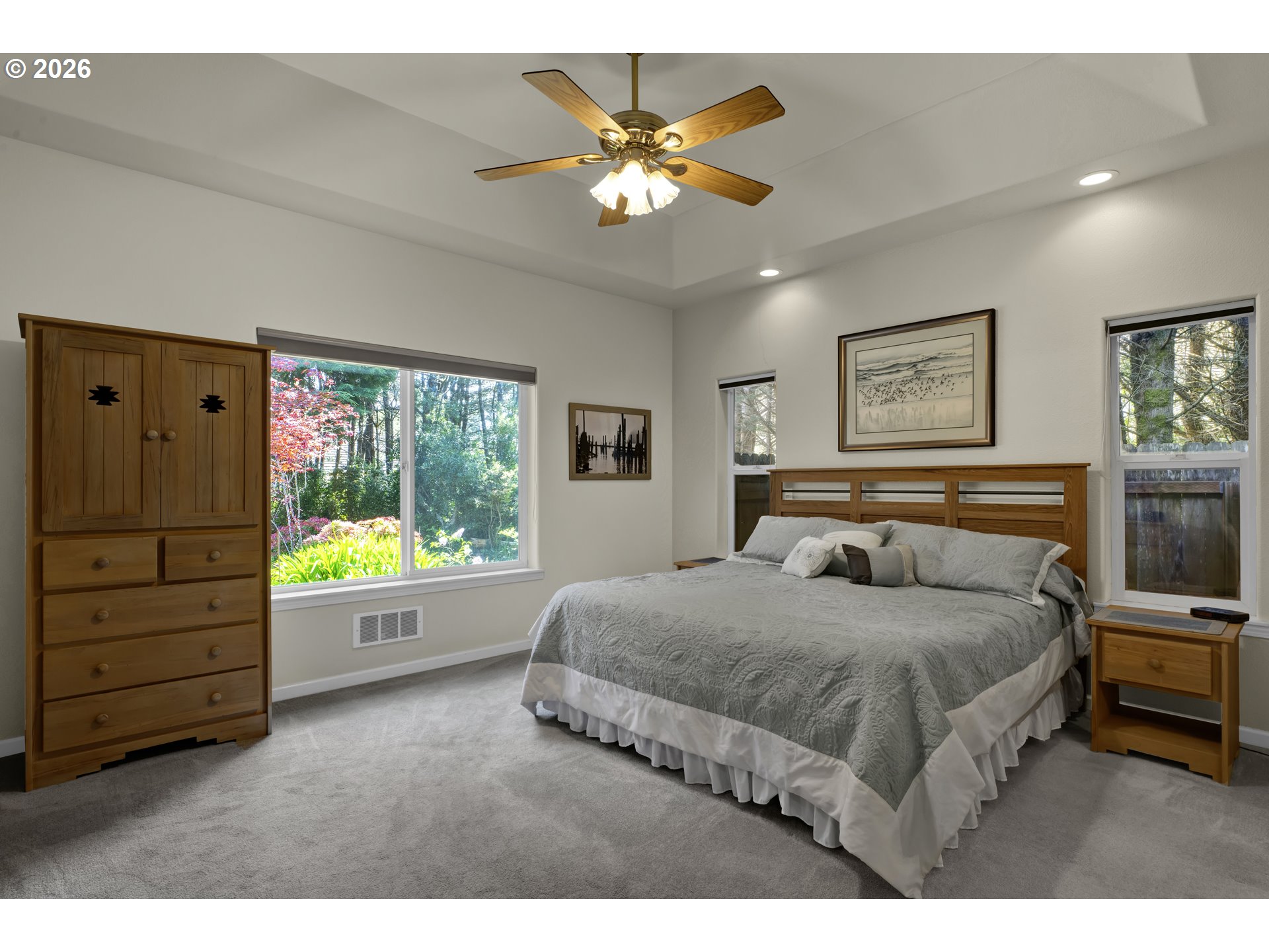 109 Ocean View Court Florence, OR 97439 - Photo 21 of 48 a bedroom with a large bed and a tv