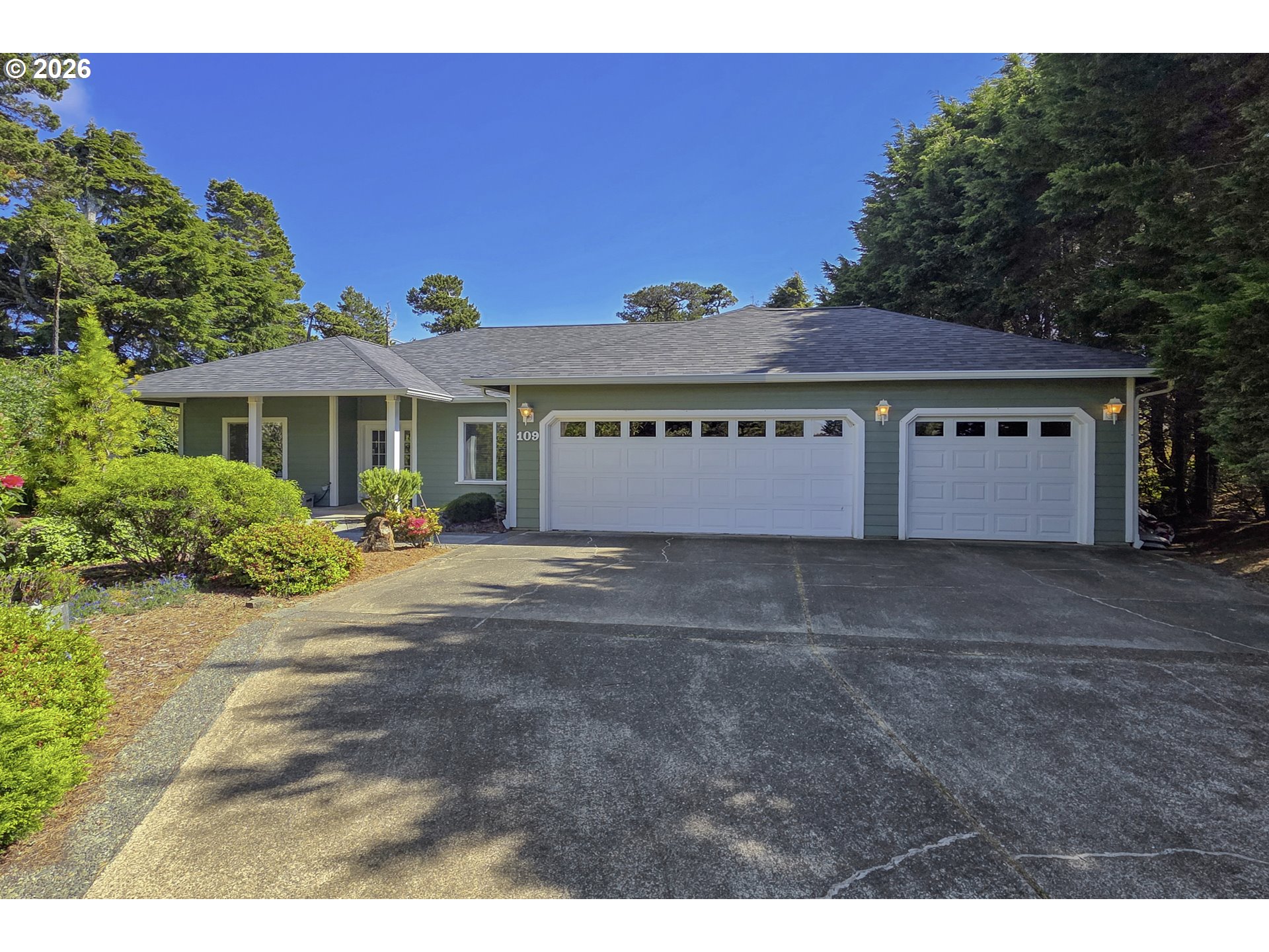 109 Ocean View Court Florence, OR 97439 - Photo 7 of 48 a front view of a house with a yard