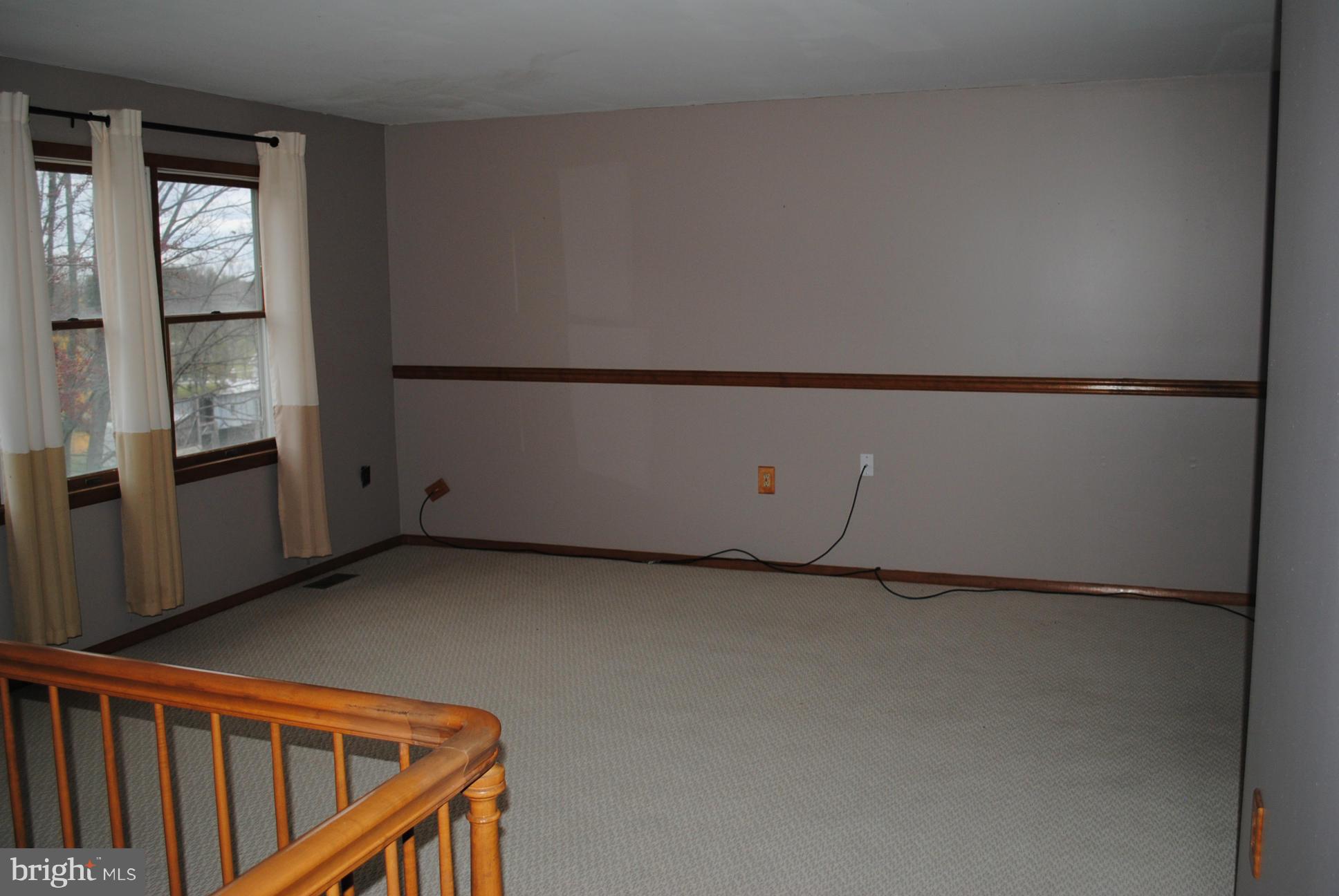 1433 Pinch Valley Road Westminster, MD 21158 - Photo 14 of 28 Living Room