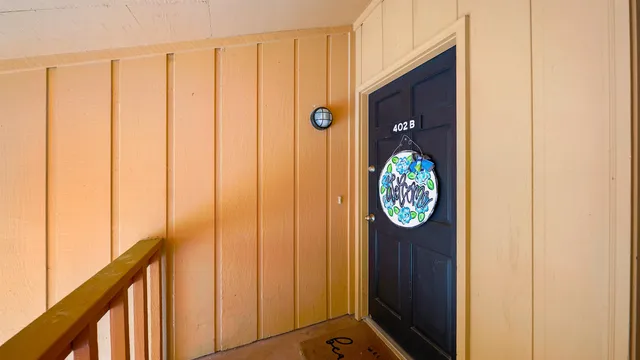 a view of entryway with elevator