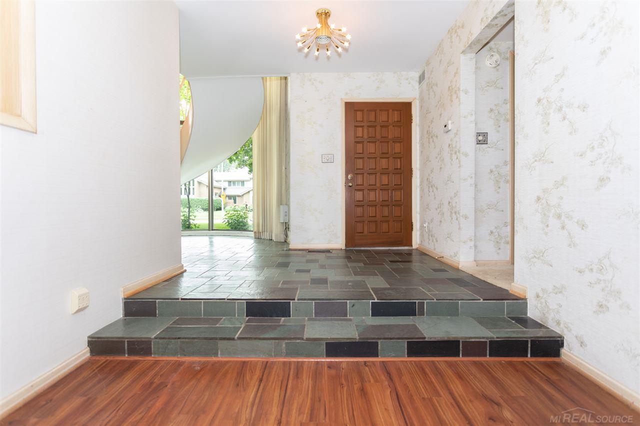 500 Ballantyne Road Grosse Pointe Shores, MI 48236 - Photo 7 of 36