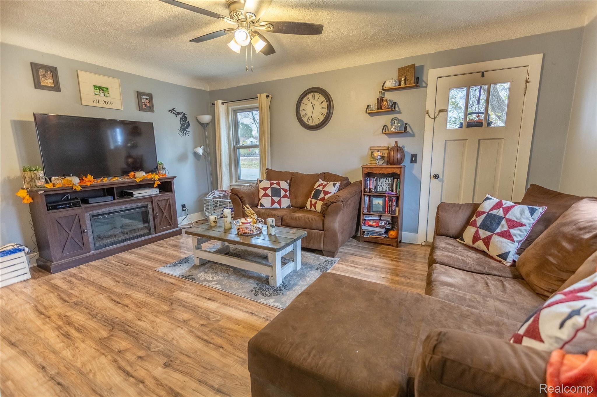 648 Wabash Road Milan, MI 48160 - Photo 8 of 14 XE1A5814-HDR-18.jpg