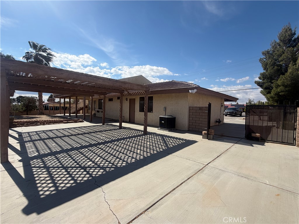 19609 Seneca Road Apple Valley, CA 92307 - Photo 34 of 37 a outdoor view of a house