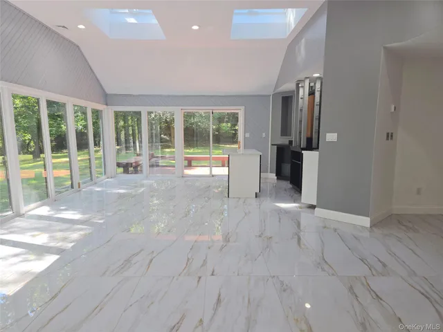 $2,246,000 | 32 Valley Road, Old Westbury, NY 11568