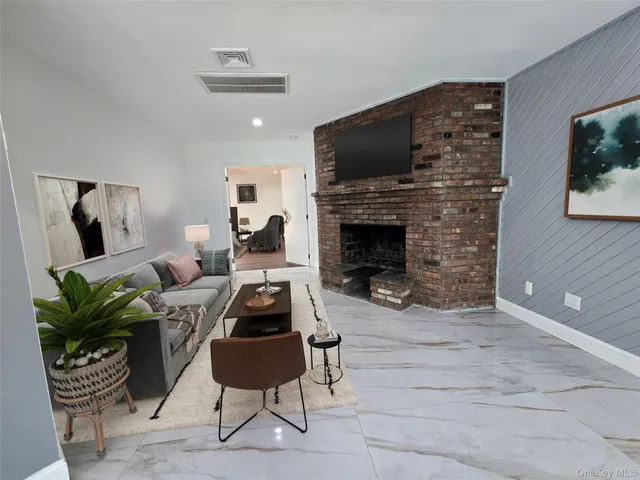 $2,246,000 | 32 Valley Road, Old Westbury, NY 11568