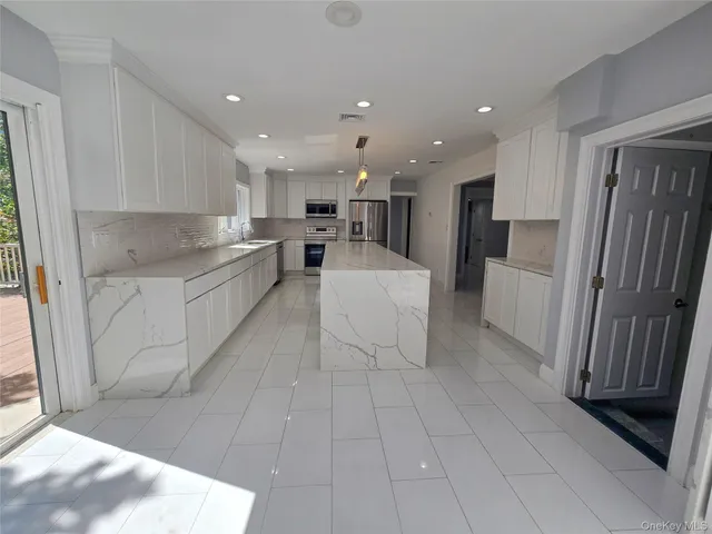 $2,246,000 | 32 Valley Road, Old Westbury, NY 11568