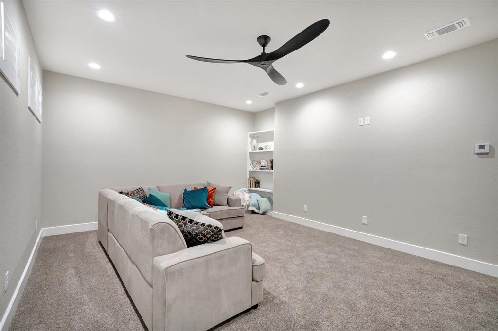 516 West Spring Street Weatherford, TX 76086 - Photo 20 of 39 a living room with furniture and a ceiling fan