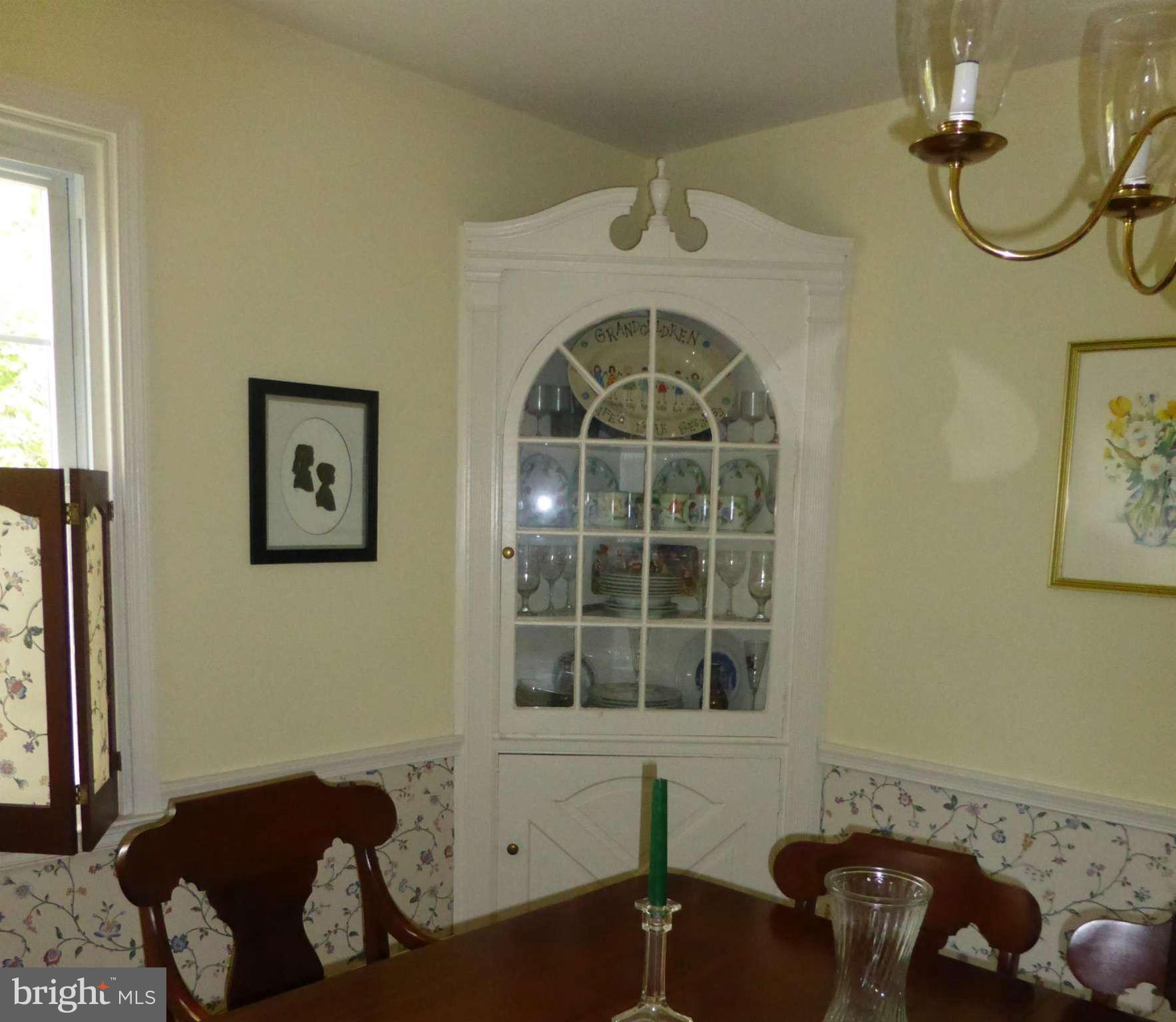 733 Anneslie Road Baltimore, MD 21212 - Photo 5 of 11 a front view of a livingroom with furniture