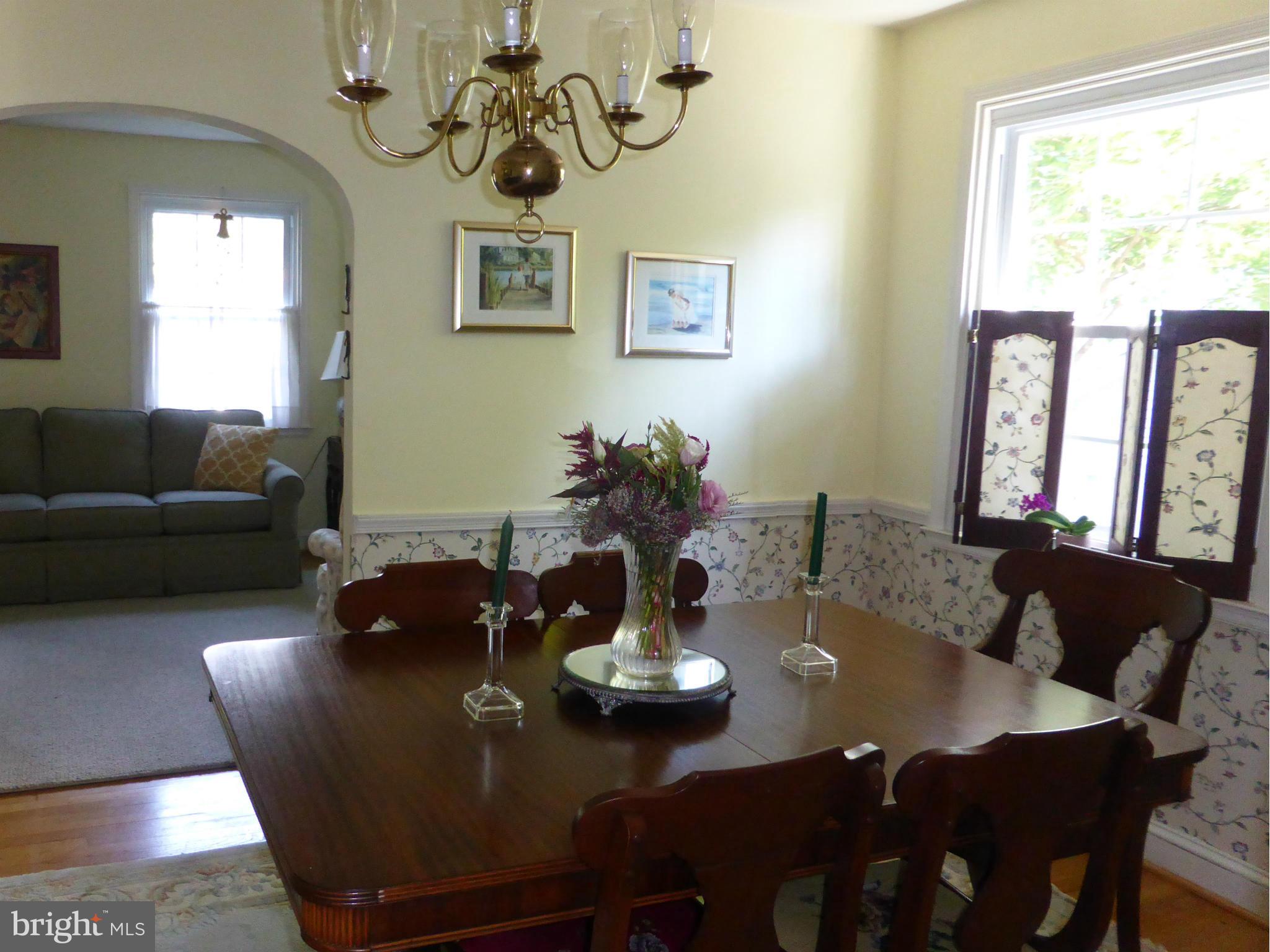 733 Anneslie Road Baltimore, MD 21212 - Photo 7 of 11 a dining room with furniture and window