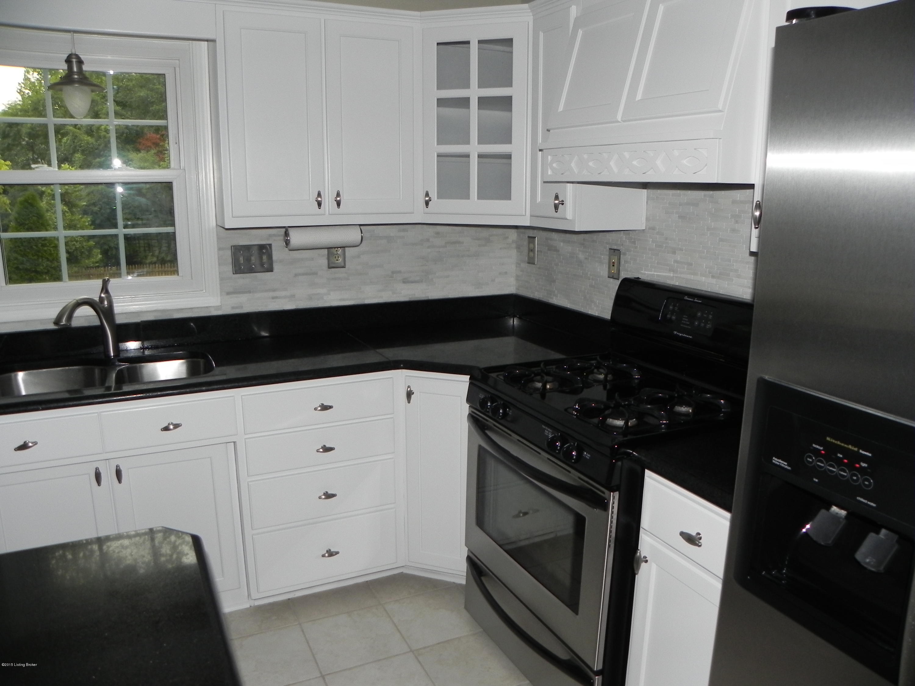 7010 Rock Hill Road Prospect, KY 40059 - Photo 2 of 34 02_Kitchen02
