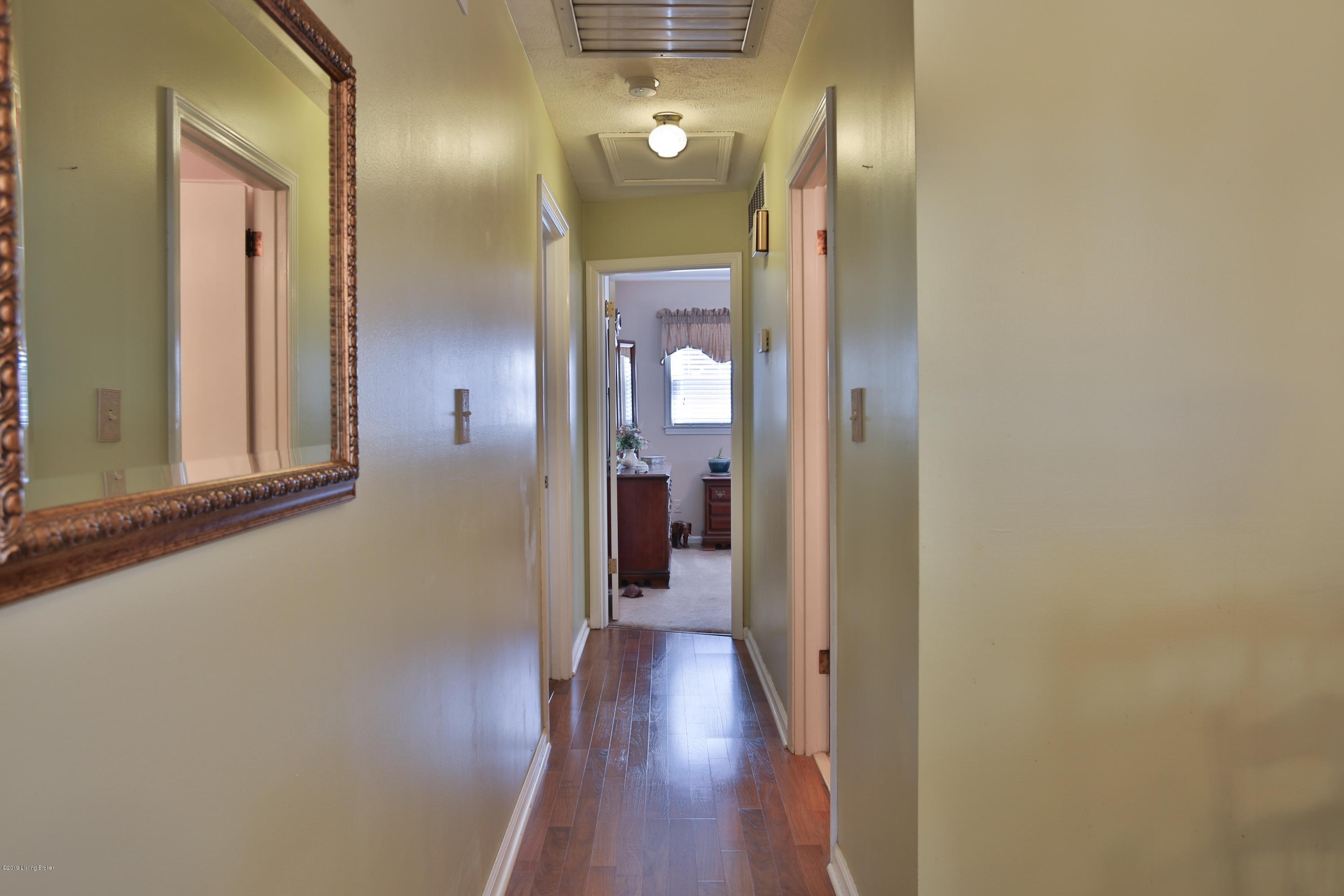 1052 Runell Road Louisville, KY 40214 - Photo 16 of 39 1-40
