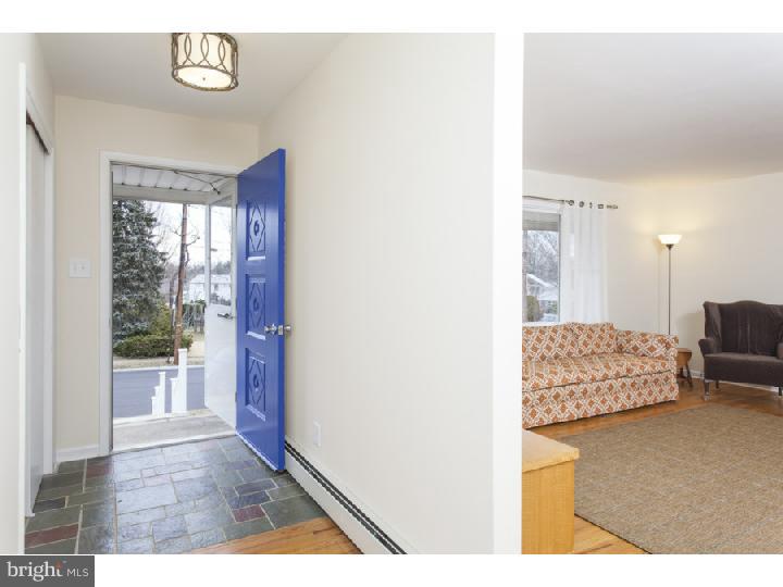 7 Cardinal Road Hamilton, NJ 08619 - Photo 3 of 25 Foyer