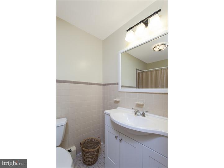 7 Cardinal Road Hamilton, NJ 08619 - Photo 21 of 25 Bathroom
