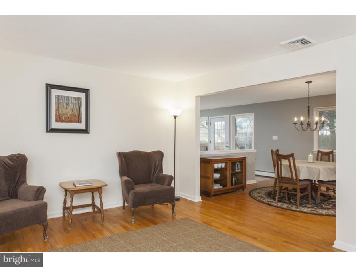 7 Cardinal Road Hamilton, NJ 08619 - Photo 5 of 25 Living Room