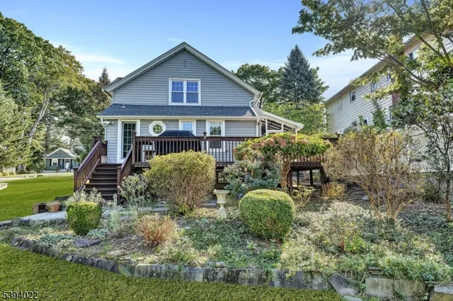 a view of house with a yard