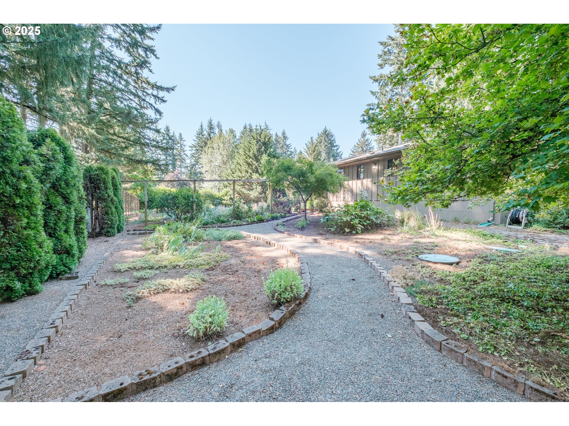 2941 Inland Drive South Salem, OR 97302 - Photo 27 of 40 Backyard
