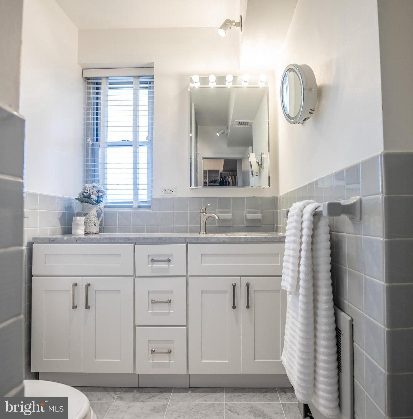 220 West Rittenhouse Square, Unit 22A Philadelphia, PA 19103 - Photo 18 of 25 Primary bath