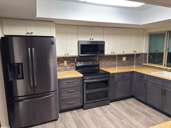 $2,500 | 17046 North 37th Avenue, Glendale, AZ 85308