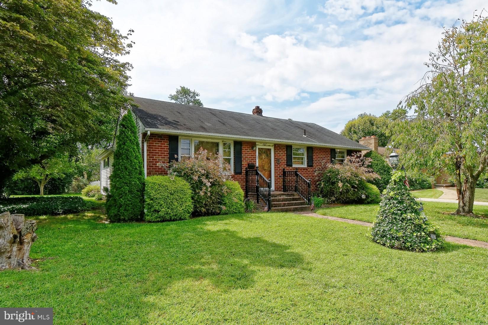 207 Harmony Road Gibbstown, NJ 08027 - Photo 3 of 27