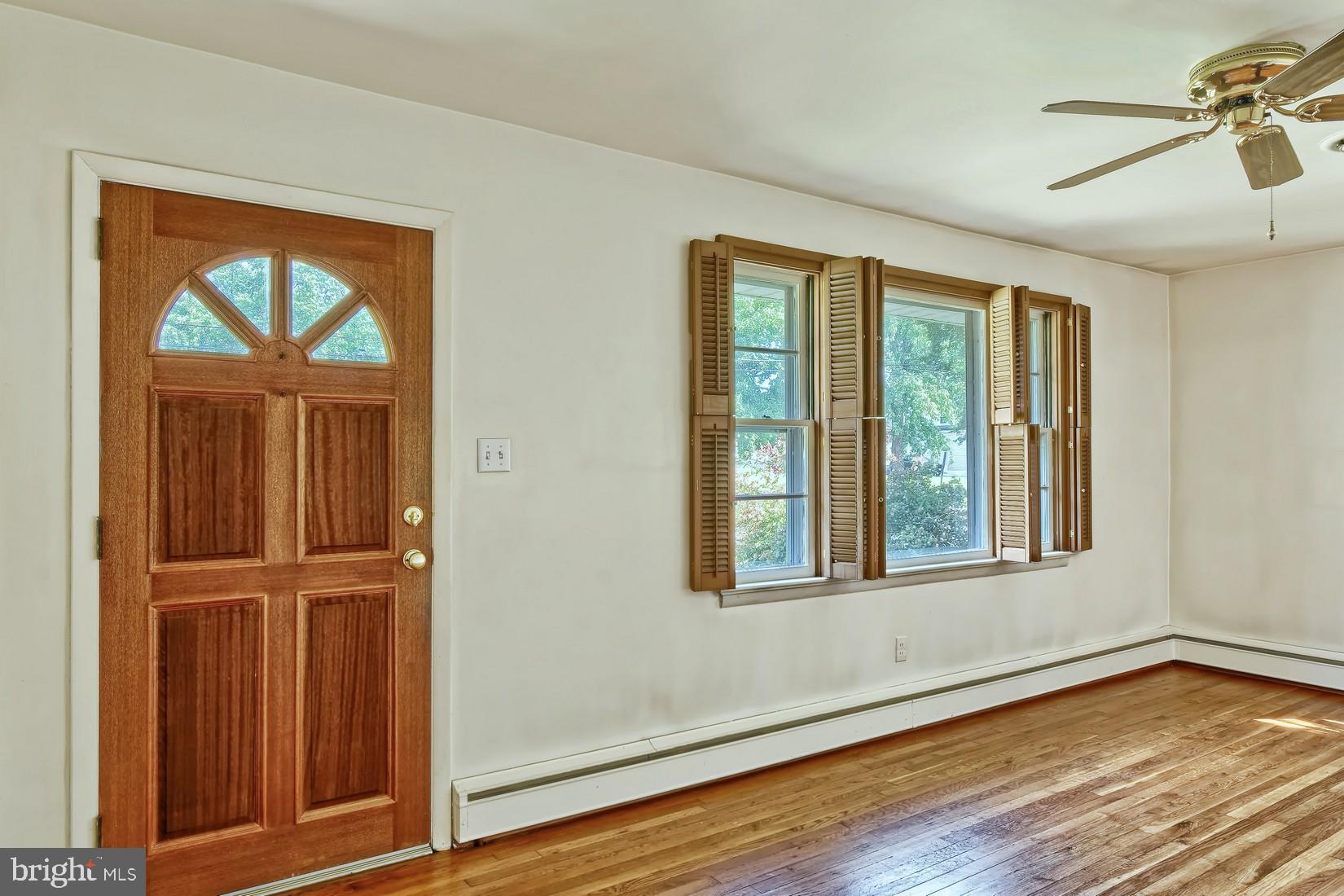 207 Harmony Road Gibbstown, NJ 08027 - Photo 4 of 27