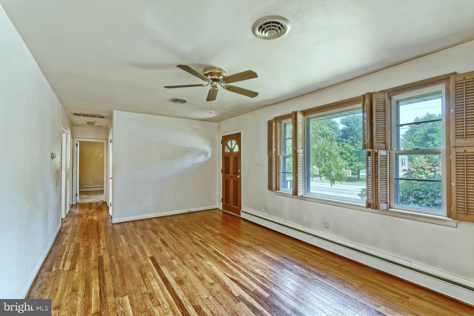 207 Harmony Road Gibbstown, NJ 08027 - Photo 6 of 27