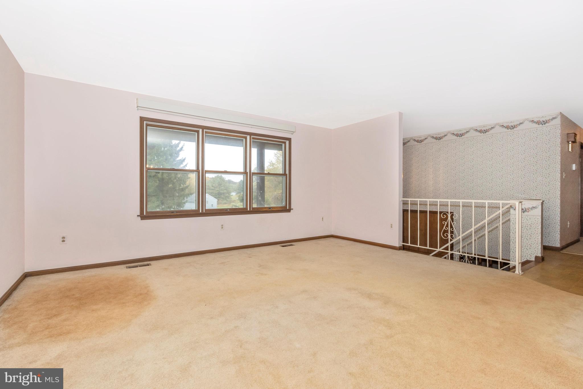 4909 Buffalo Road Mount Airy, MD 21771 - Photo 7 of 63 Living Room