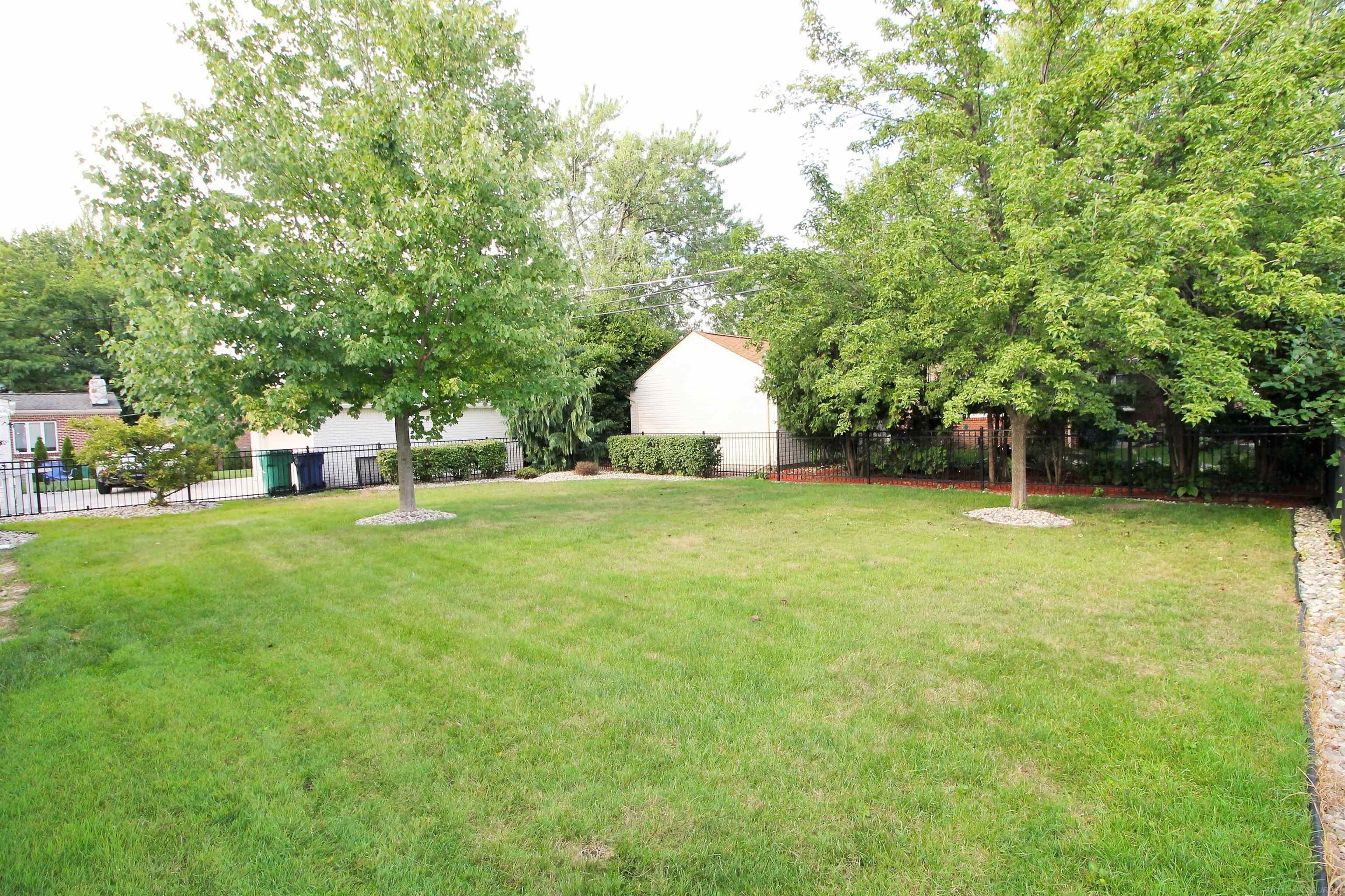 1018 Nottingham Road Grosse Pointe, MI 48230 - Photo 46 of 59 50088890-46.JPG